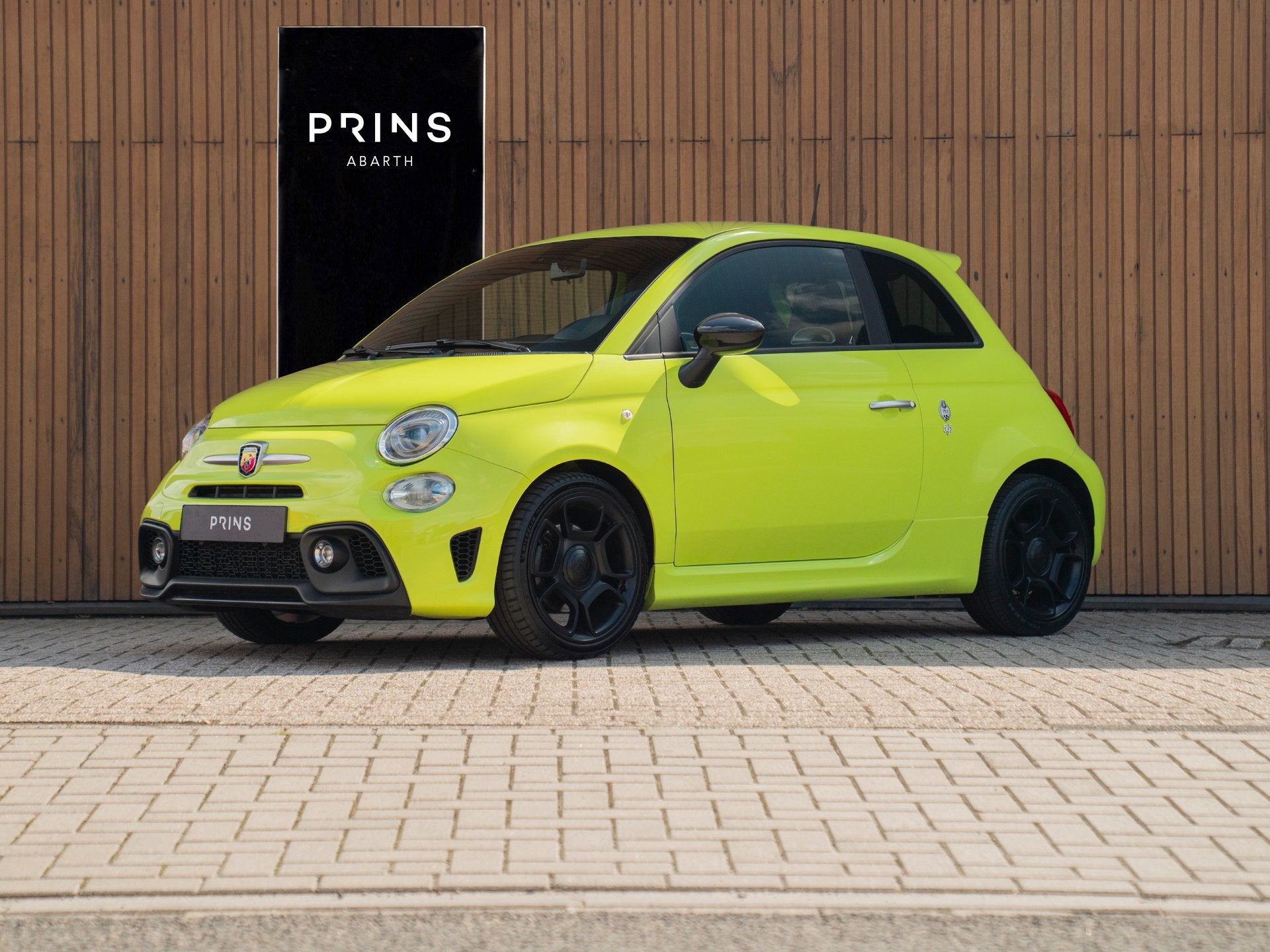 Abarth 500 1.4 T-Jet Abarth Turismo 70th Anniversary, Auto's, Abarth, Voorwielaandrijving, Dealer onderhouden, 15 km/l, Gebruikt