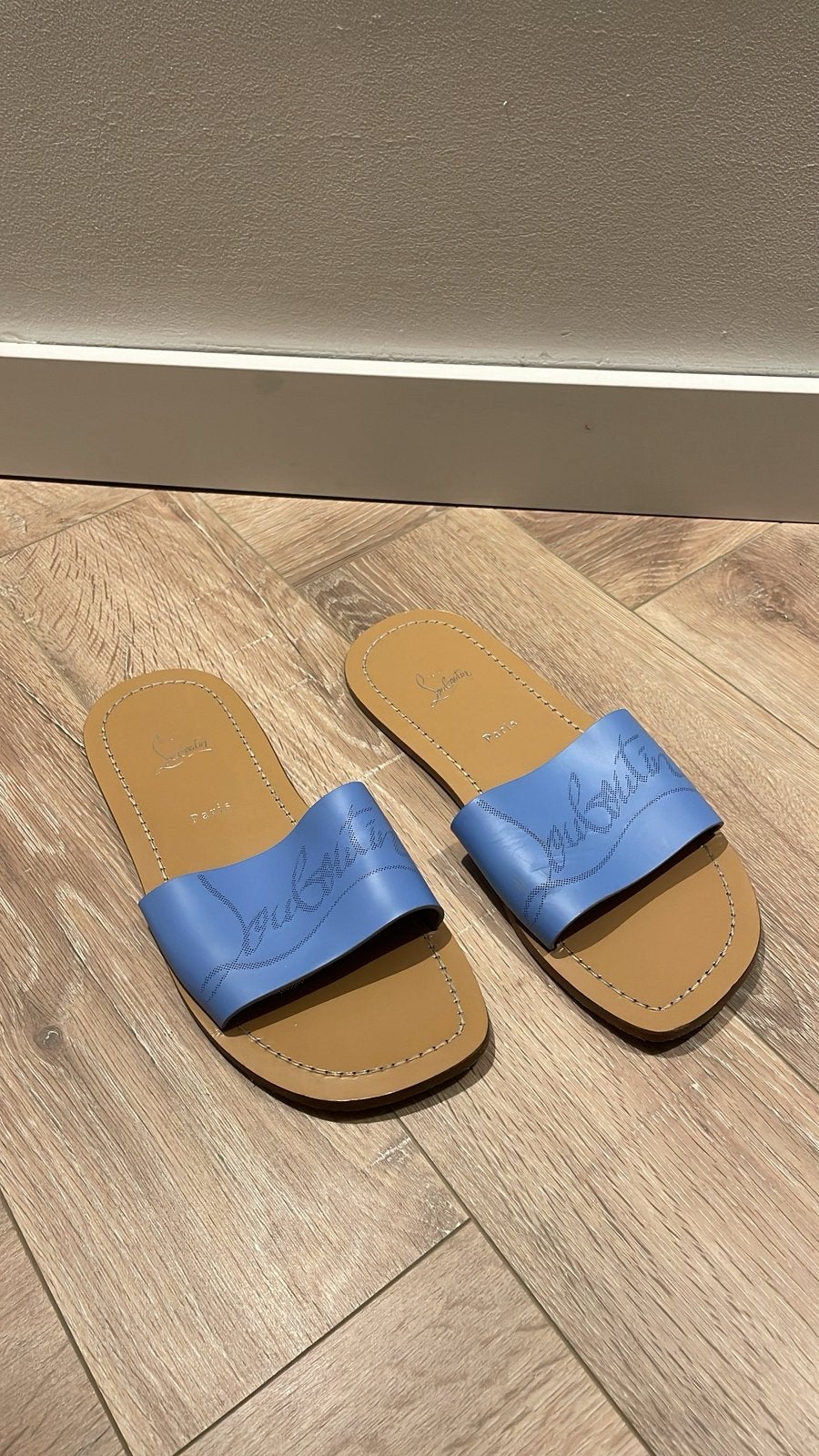 Christian Louboutin Slippers, Blauw, Zo goed als nieuw, Ophalen, Slippers