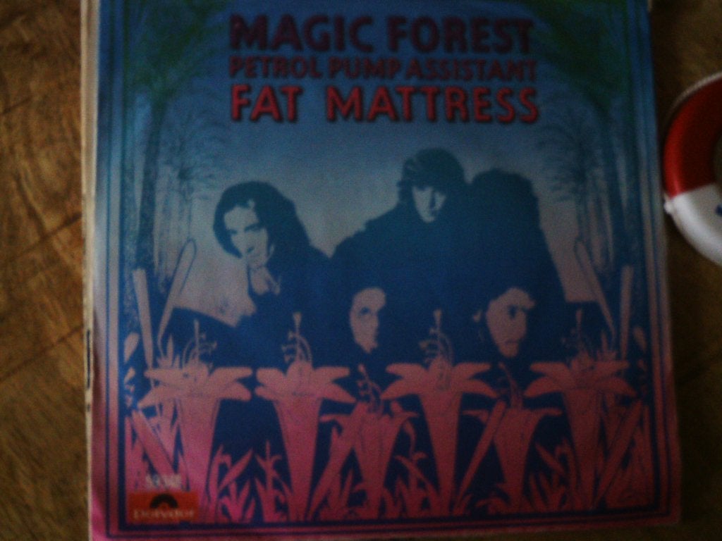 Fat Mattress - magic forrest / petrol pump assistant 29a, 7 inch, Ophalen of Verzenden, Zo goed als nieuw, Fotohoes