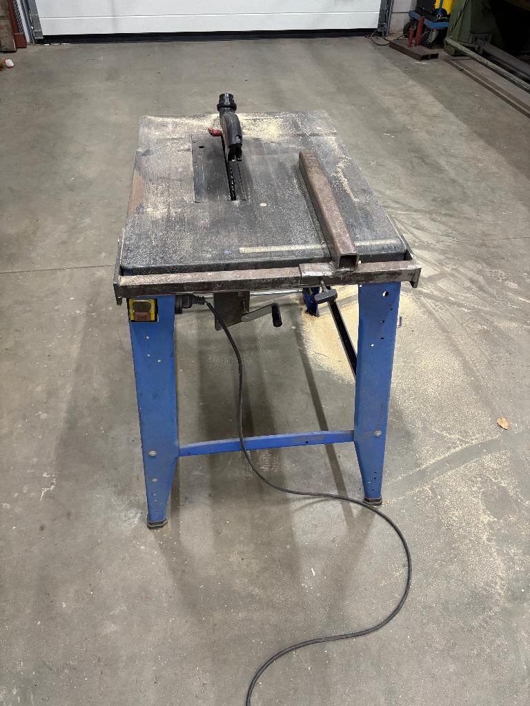 Zaagtafel in goed werkende staat, Doe-het-zelf en Verbouw, Gereedschap | Zaagmachines, Gebruikt, Cirkelzaag, 1200 watt of meer