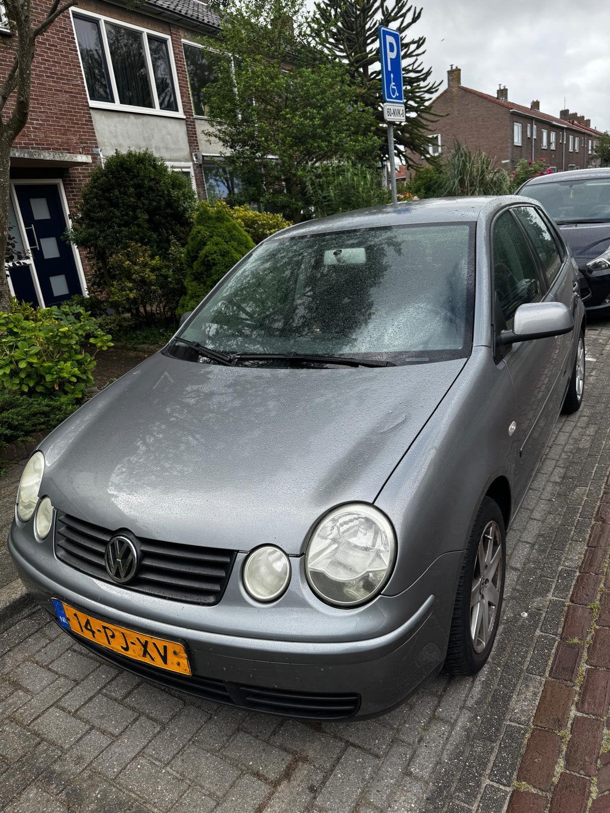 Volkswagen Polo 1.4 55KW AUT 2004 Grijs, Auto's, 74 pk, 49 €/maand, Origineel Nederlands, Particulier