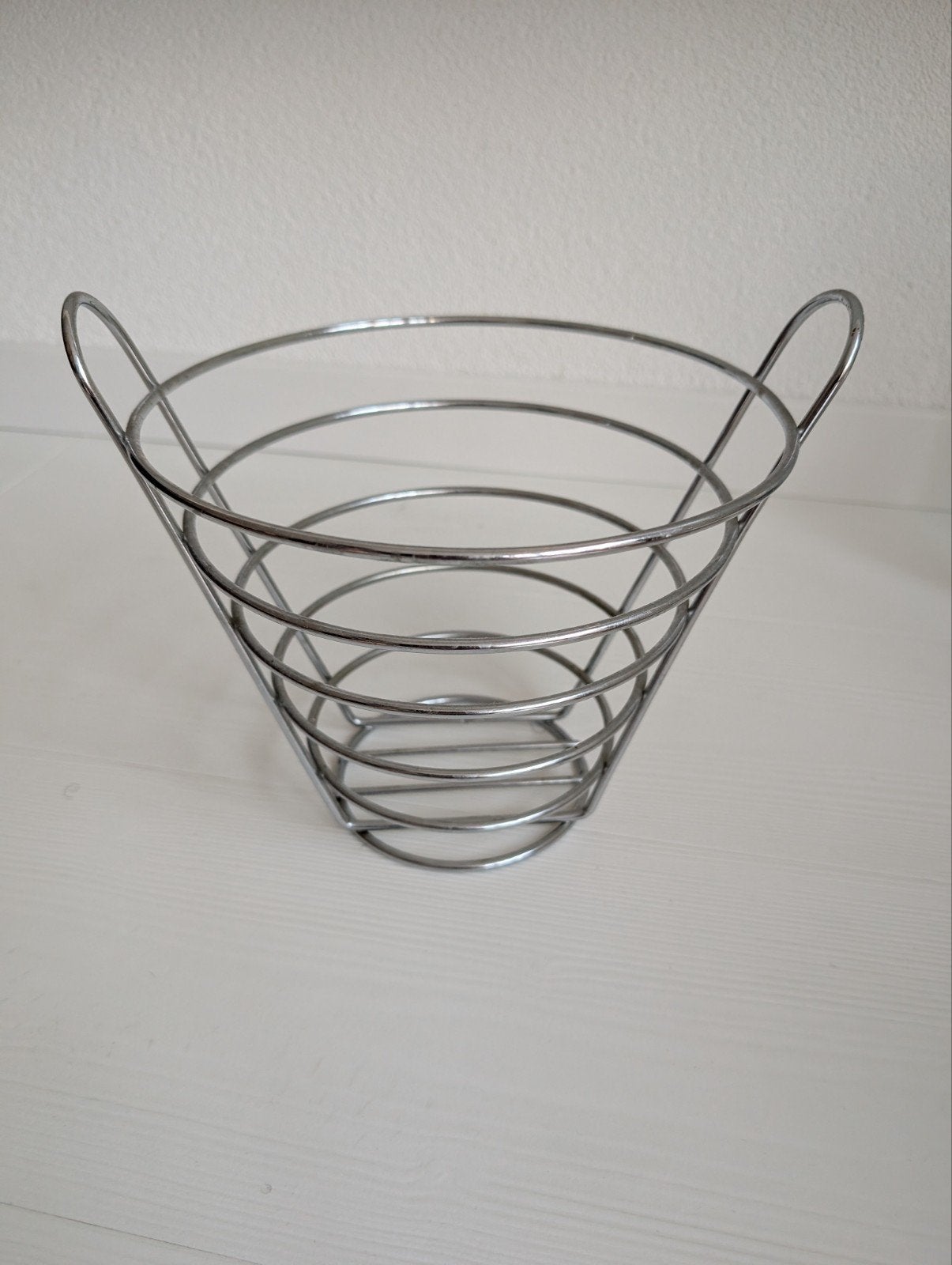 Vintage draadstaal fruitschaal met handvatten, Met handvatten, Gebruikt, Schaal, Rond