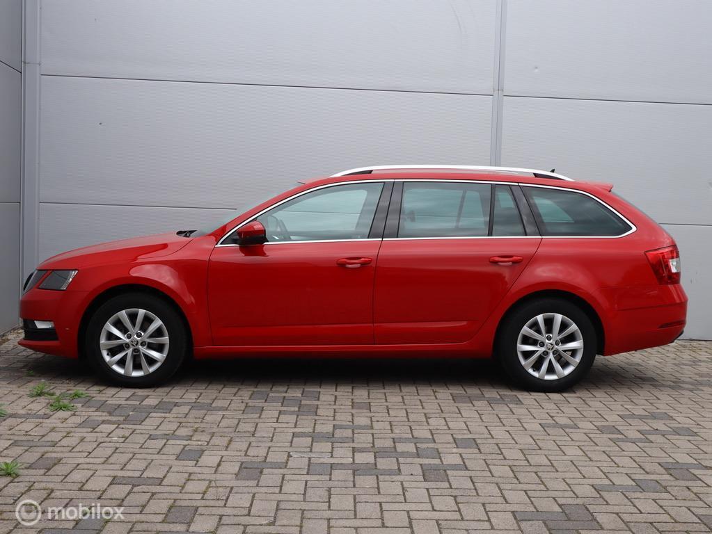 Skoda Octavia Combi 1.5 TSI Automaat Trekhaak Stoelverwarmin, Gebruikt, 150 pk, Leder en Stof, Origineel Nederlands