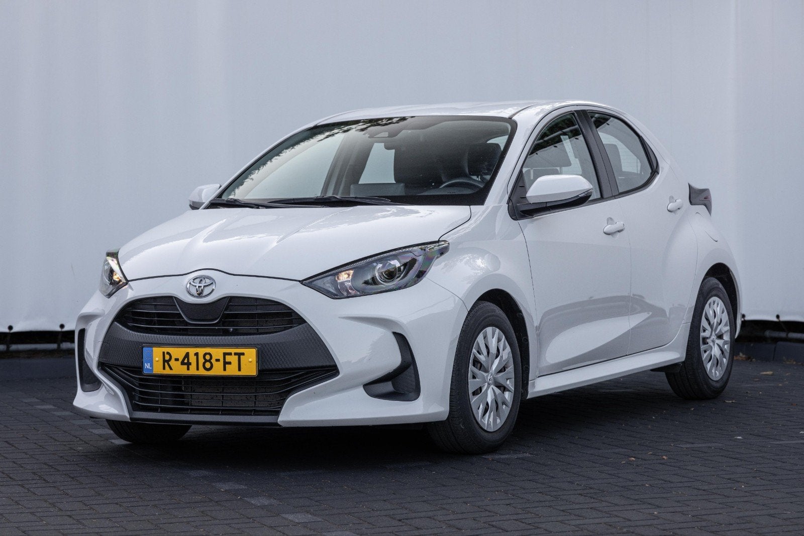 Toyota Yaris 1.0 Vvt-i Camera, 5-Drs, Airco, Lage Km stand, Voorwielaandrijving, 517 kg, Wit, Handgeschakeld