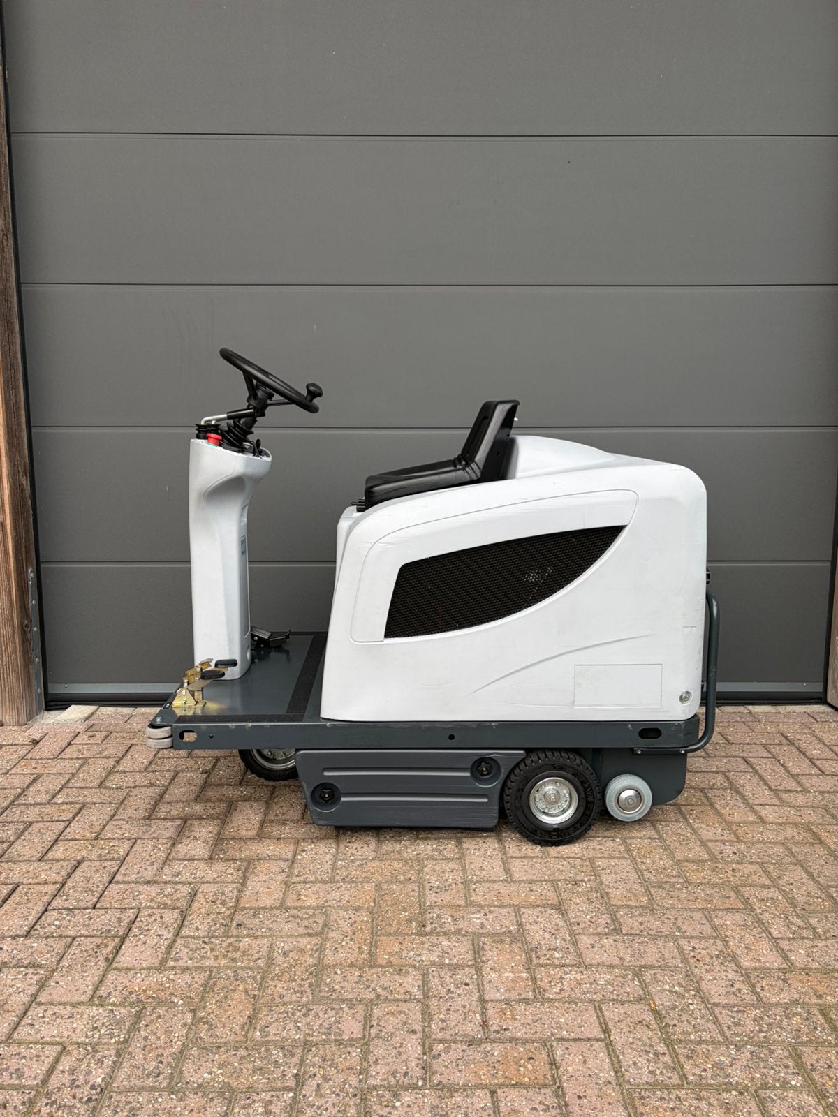 Opzit veegmachine | Nilfisk SR1100 | Nieuw accupakket, Ophalen of Verzenden, Gebruikt