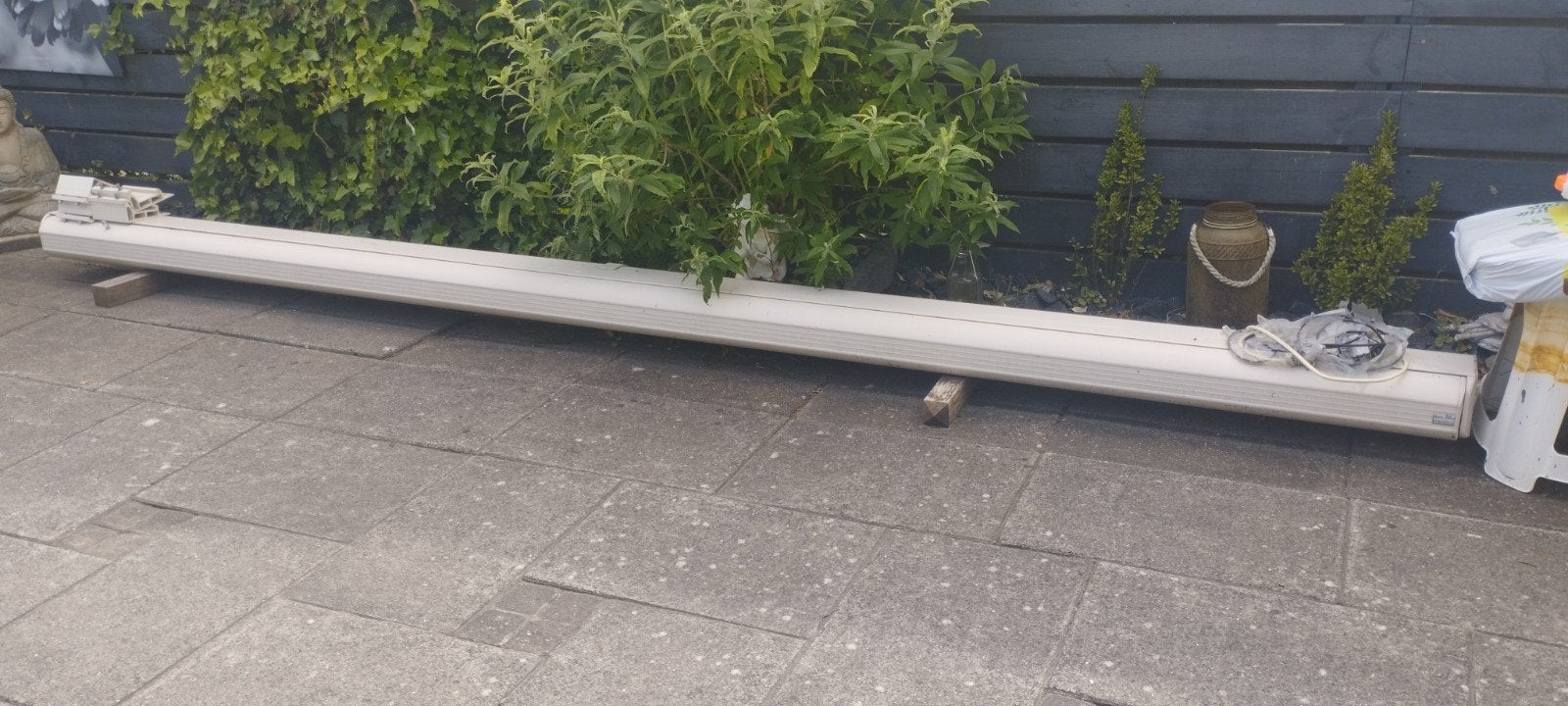 Elektrisch zonnescherm 4m breed, beige/zand, reiniging nodig, Tuin en Terras, Zonneschermen, Ophalen, Gebruikt, Overige typen