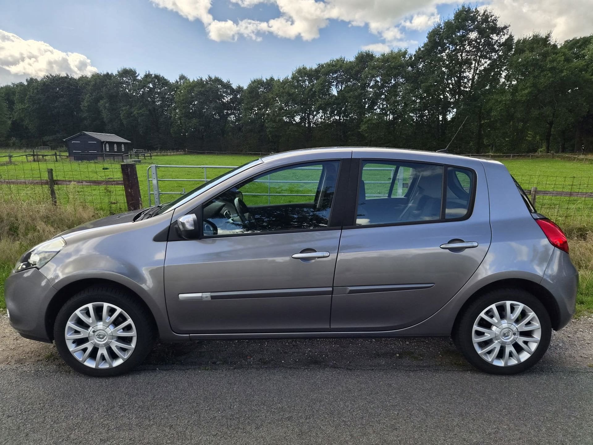 Renault Clio 1.2 TCe Sélection Business Sport dealer ond. a, Auto's, Renault, Gebruikt, 4 cilinders, 49 €/maand, Origineel Nederlands