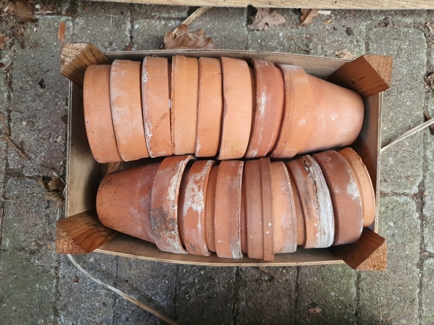 17 terracotta bloempotten, 10 ,9 ,8 CM doorsnee, Tuin en Terras, Ophalen, Rond, Binnen, Aardewerk