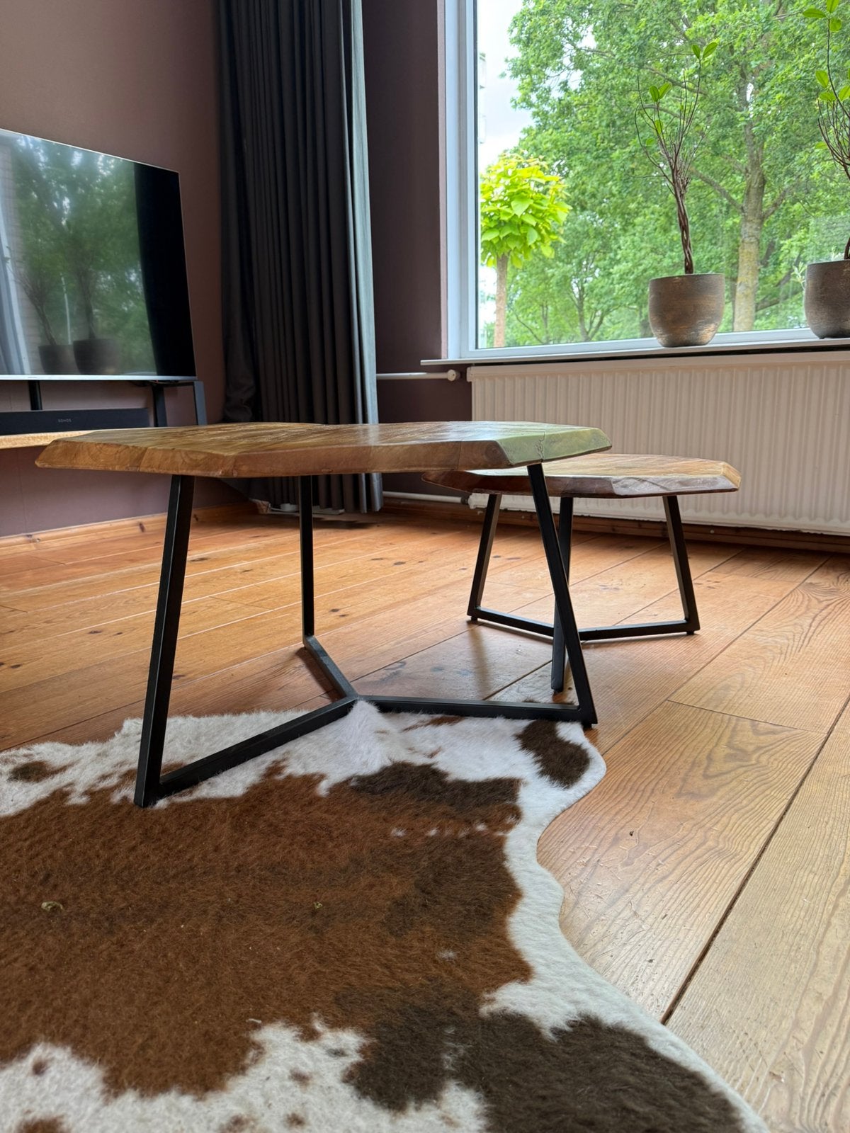 Set van 2 houten bijzettafels met metalen onderstel, Ophalen, Minder dan 45 cm, Gebruikt, 75 cm of meer