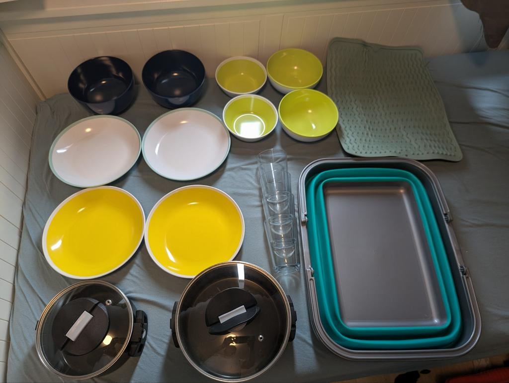 Startset camping borden, bakjes, pannen, opvouwbare wasteil, Ophalen of Verzenden, Zo goed als nieuw, Overige typen