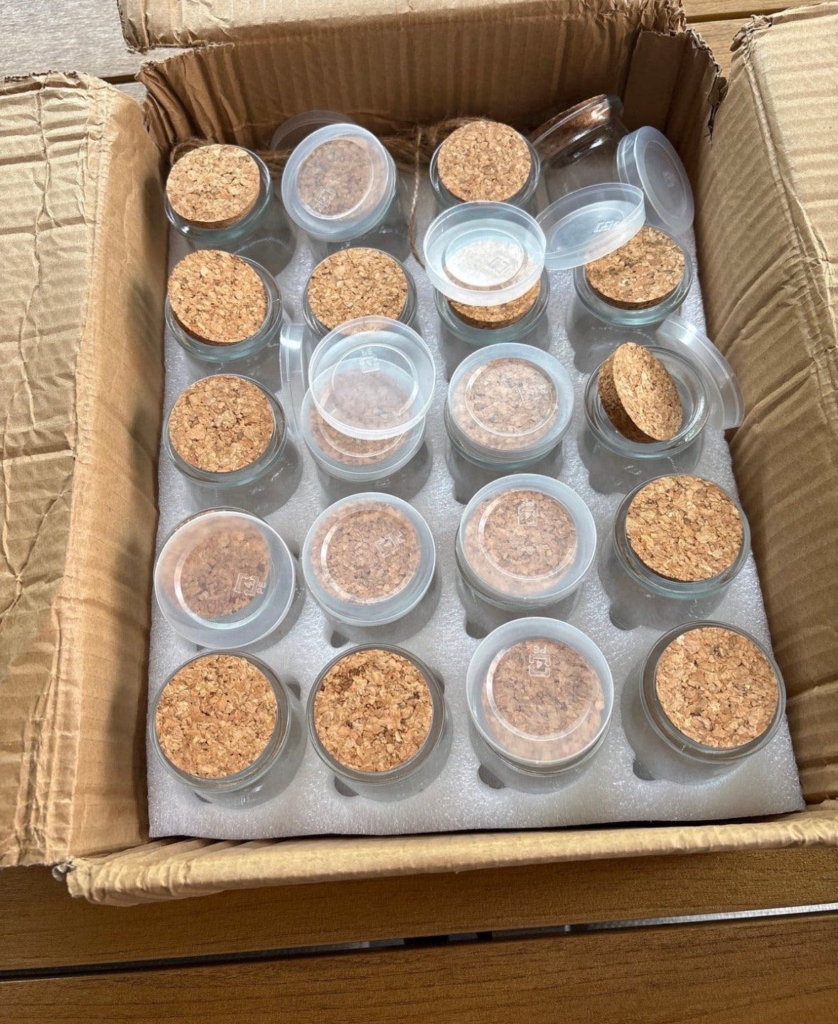 20 Nieuwe Glazen Potjes met Kurk en Plastic Dop, Glas, Nieuw, Ophalen of Verzenden, Voorraadpot