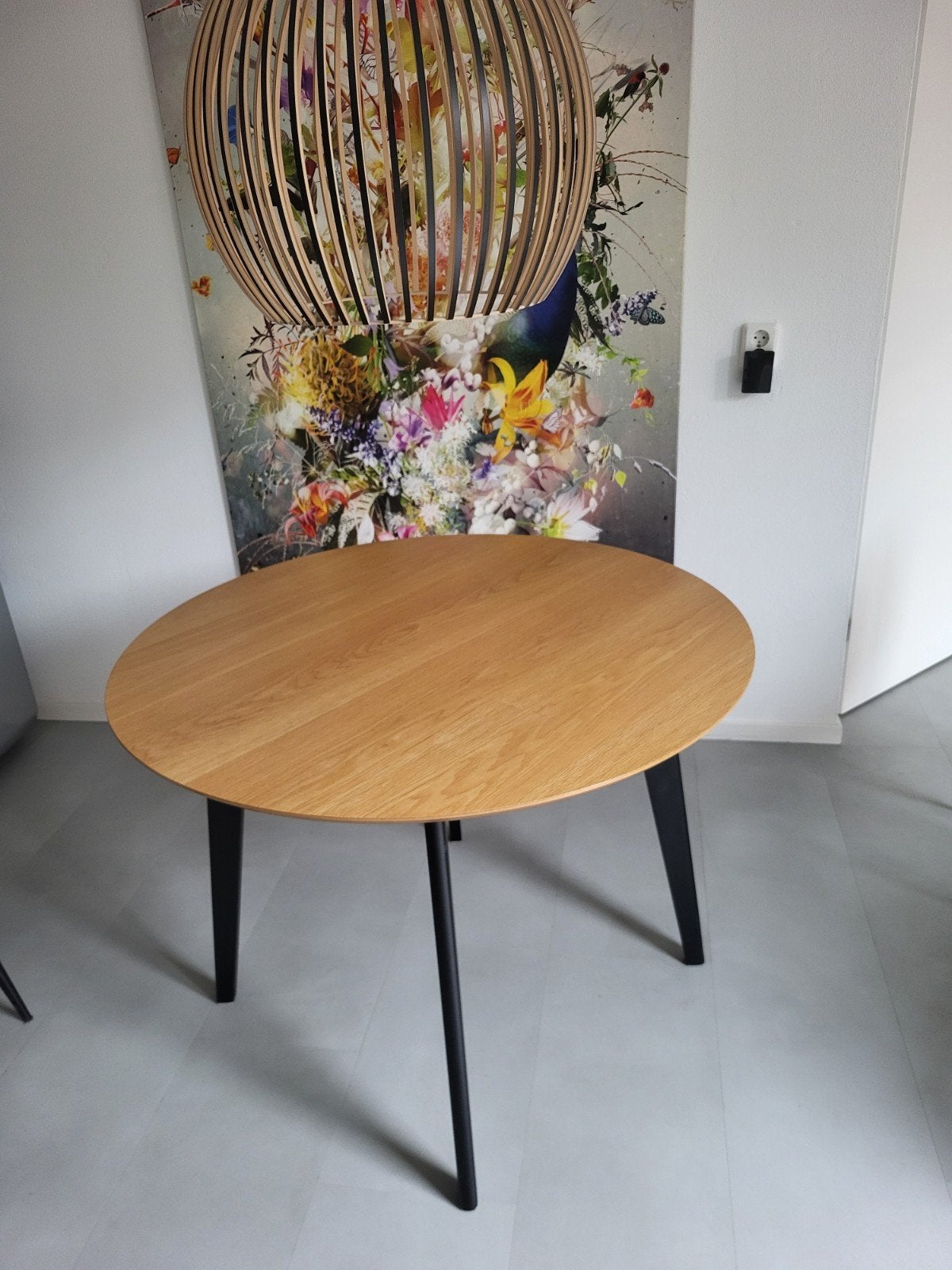 Ronde eettafel 105 cm en 74.5 cm hoog  lichtblad met zwarte, Ophalen, Gebruikt, Rond, Modern Scandinavisch