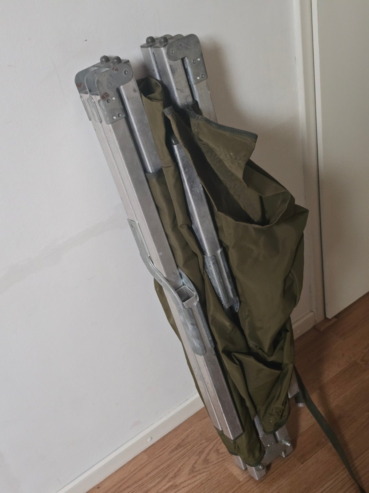 openklapbaar militair veldbed, Ophalen