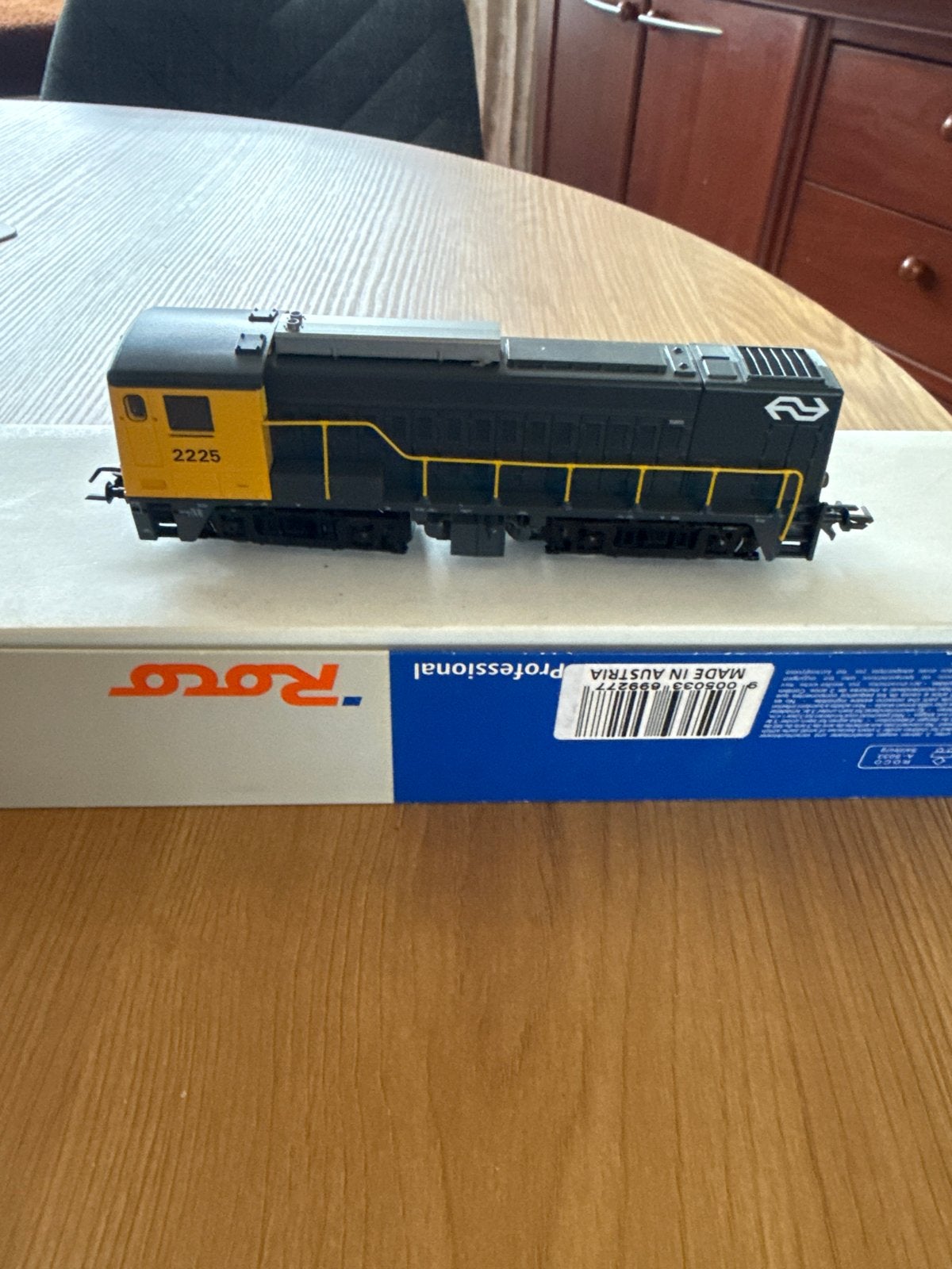 Roco 69927 NS 2225 Locomotief - Zo goed als nieuw, Ophalen, Wisselstroom, Locomotief, Roco
