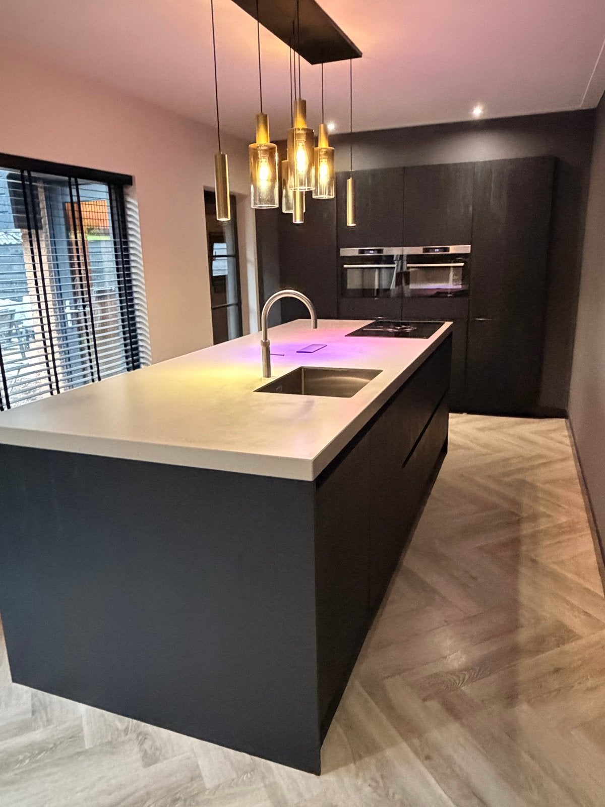 Moderne keuken met eiland en inbouwapparatuur (excl. blad), Ophalen, Gebruikt, Zwart, Overige typen