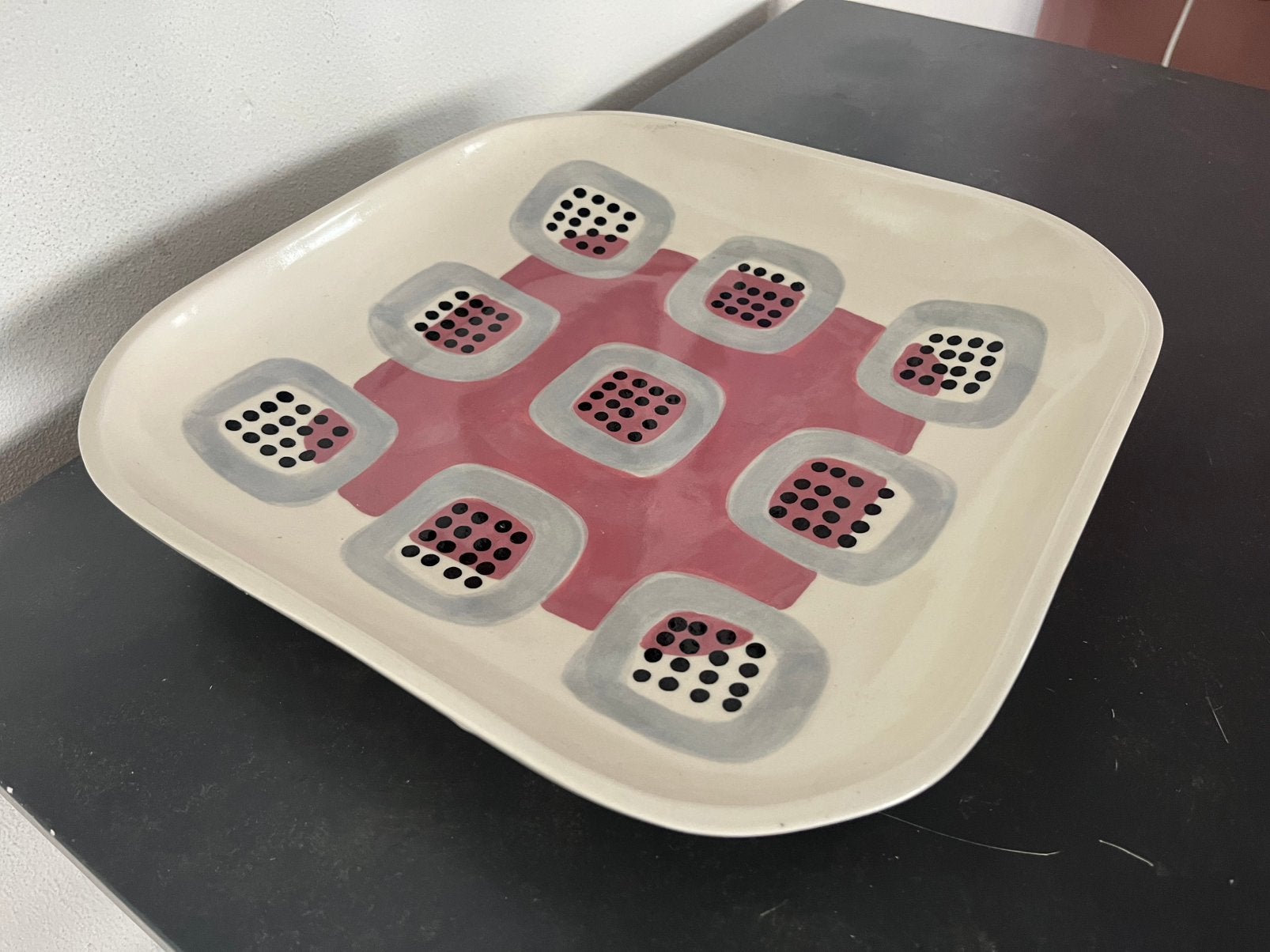 Decoratieve keramische serveerschaal in roze en grijs, Ophalen
