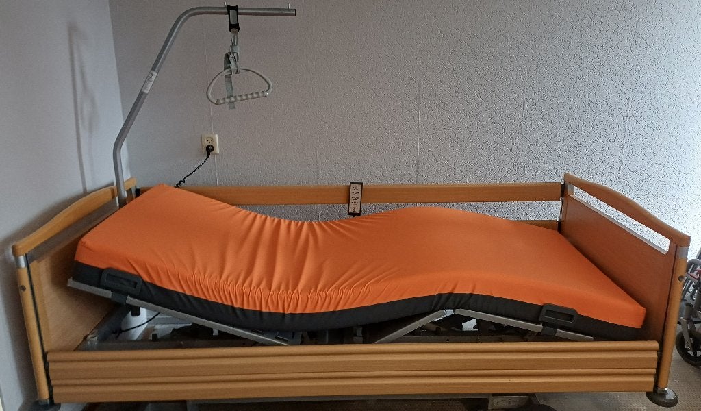 Hoog laag bed, Ophalen, Zo goed als nieuw