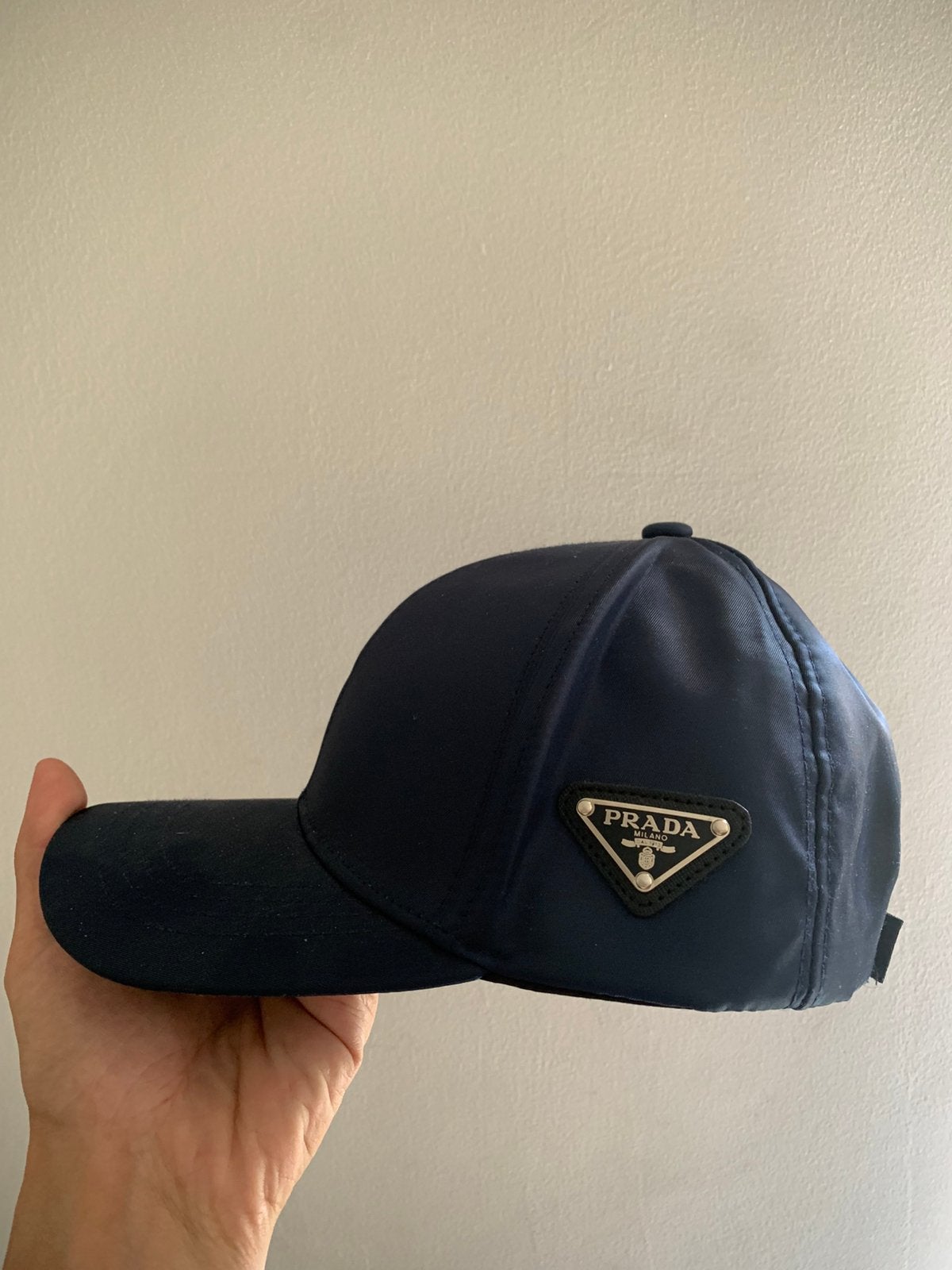 Prada pet, Ophalen, Zo goed als nieuw