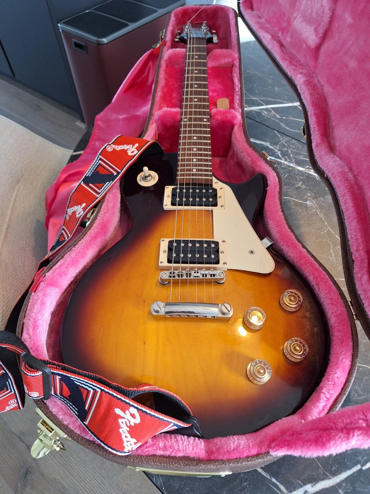 T.k. zgan Epihone les Paul model 100 met Gator  koffer, Ophalen of Verzenden, Zo goed als nieuw, Overige instrumenten