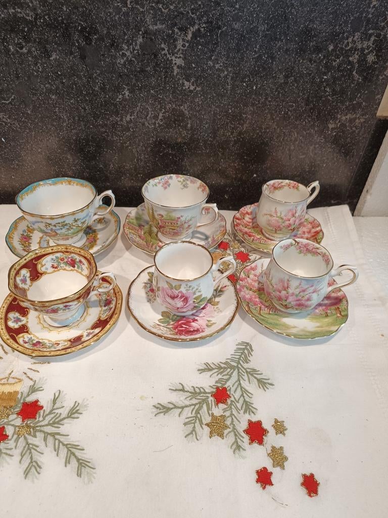 ROYAL ALBERT KOP EN SCHOTELS, Gebruikt, Ophalen of Verzenden, Overige stijlen, Kop(pen) en/of Schotel(s)