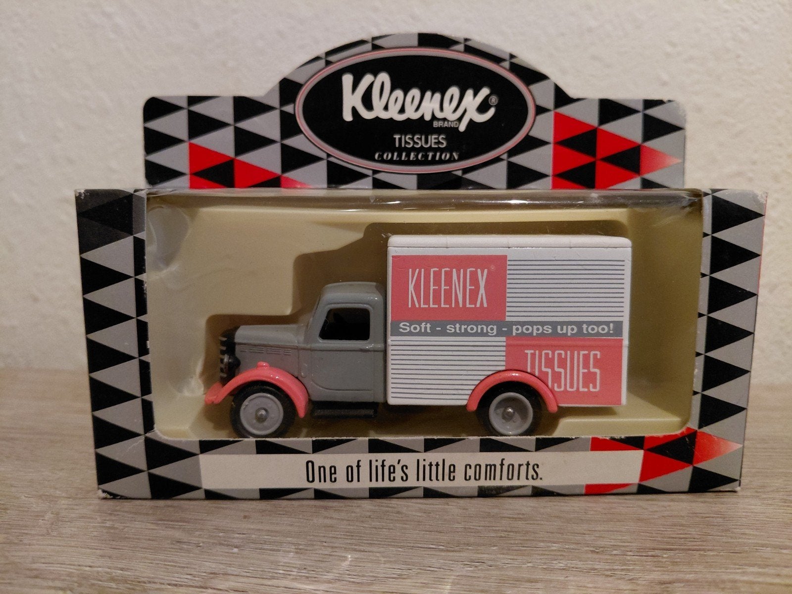 'Kleenex' 1950 Bedford 30 cwt truck, Hobby en Vrije tijd, Modelbouw | Auto's en Voertuigen, Overige merken, Verzenden, Groter dan 1:32