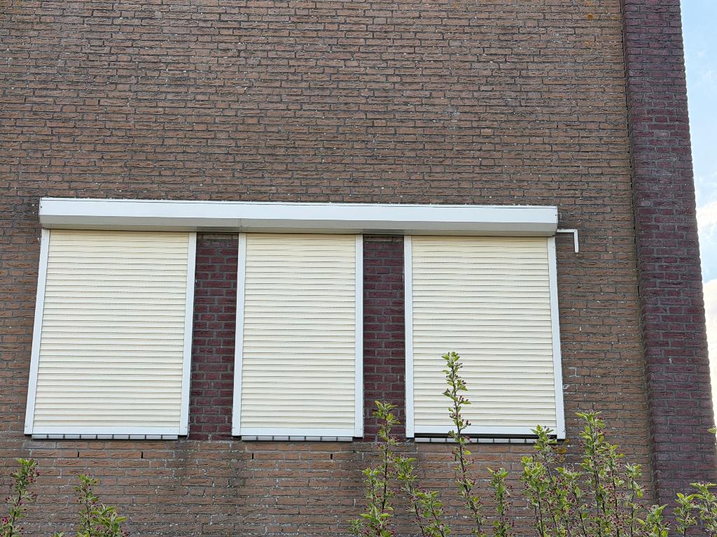 Rolluiken 2x, Gebruikt, 100 tot 150 cm, 100 tot 150 cm, Crème of Beige