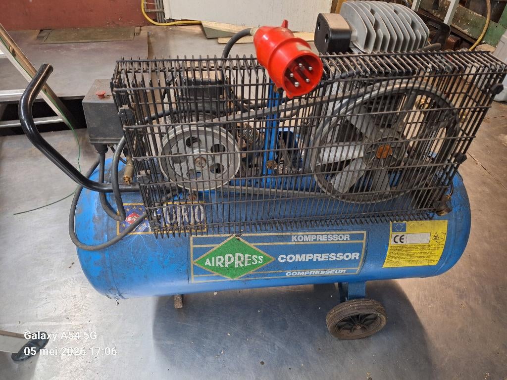 Compressor 100 ltr.380 Volt compl., Doe-het-zelf en Verbouw, Compressors, Ophalen, Zo goed als nieuw, Mobiel, 6 tot 10 bar