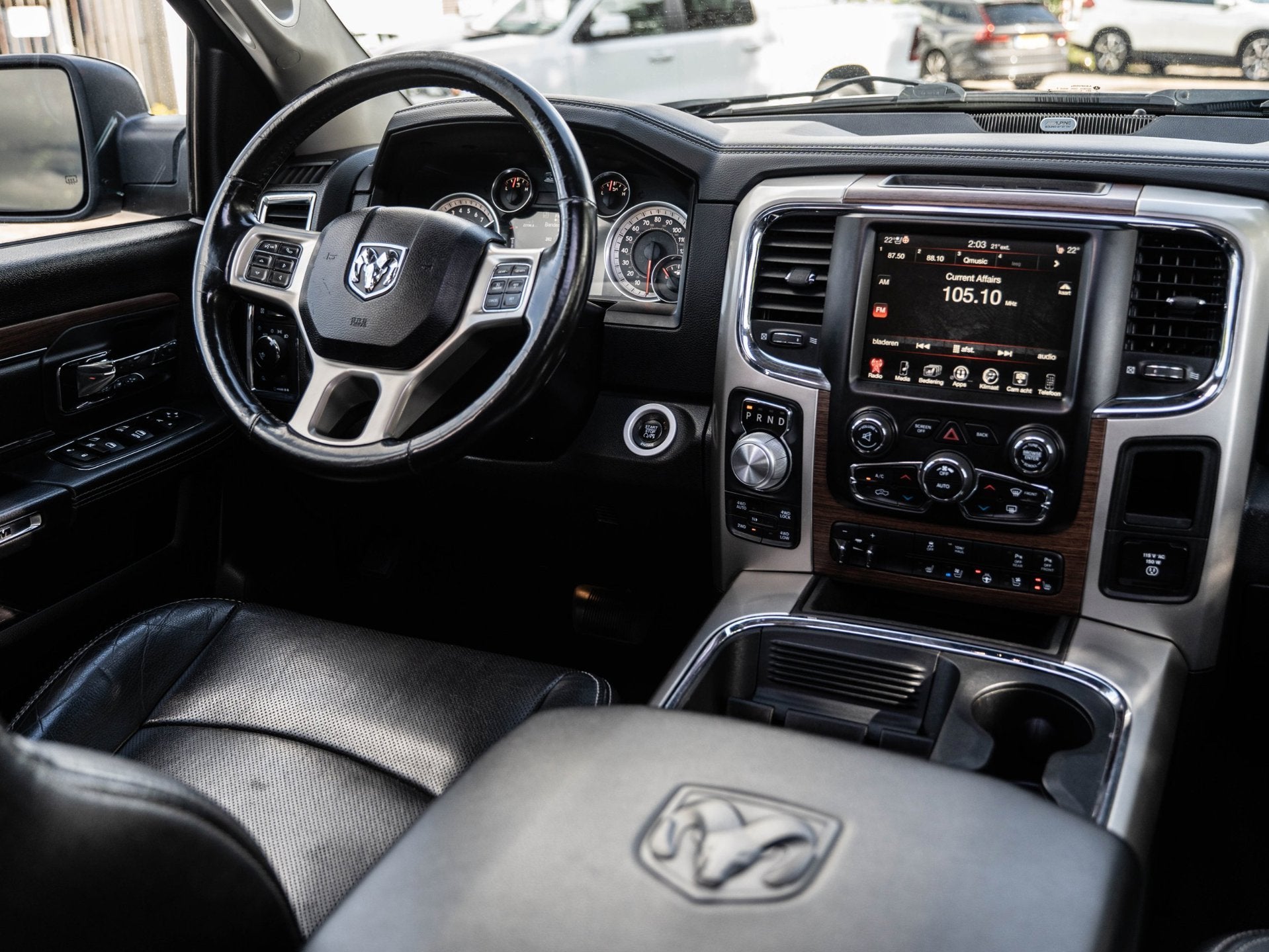 Dodge Ram 1500 5.7 V8 4x4 CREW Cab 6'4 Sport | 300 L TANK |, Auto's, Automaat, Dealer onderhouden, Gebruikt, 5654 cc