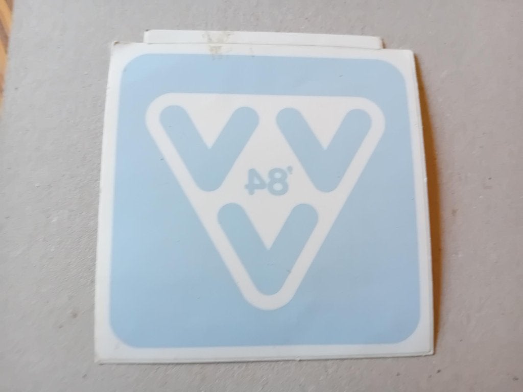VVV '84 sticker (raamsticker) 10cm, Ophalen of Verzenden, Zo goed als nieuw, Bedrijf of Vereniging