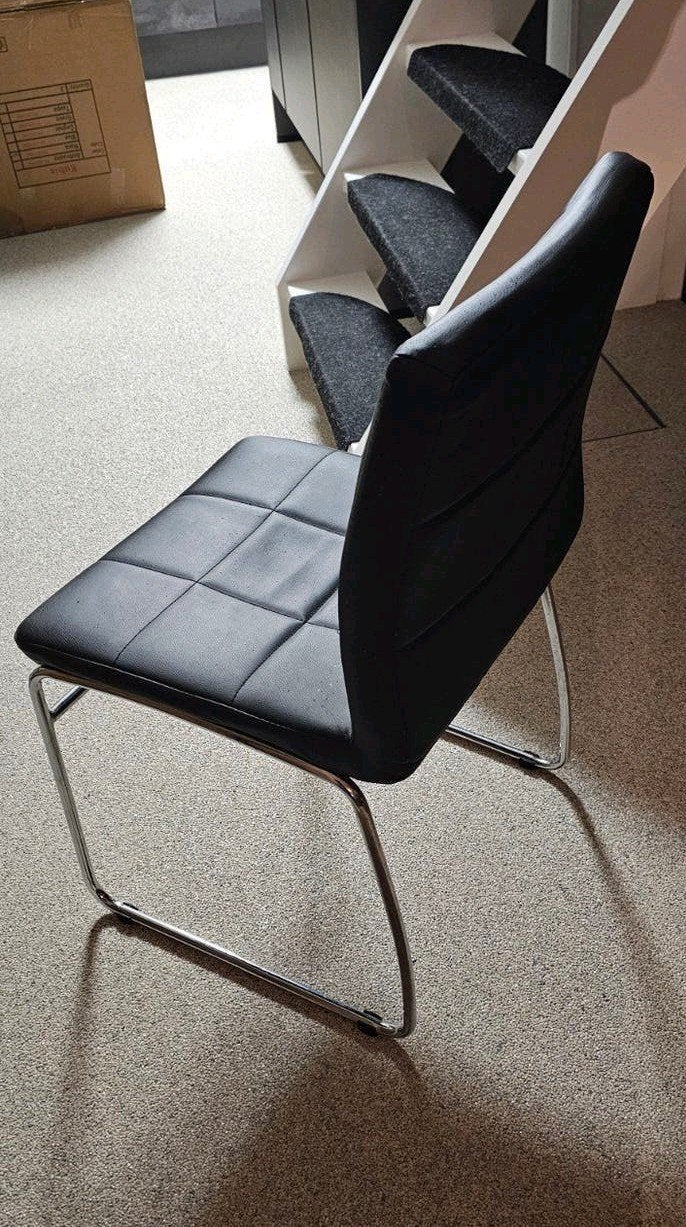 Zwarte eetkamerstoelen 4x met chromen onderstel, Ophalen, Gebruikt, Vier, Modern