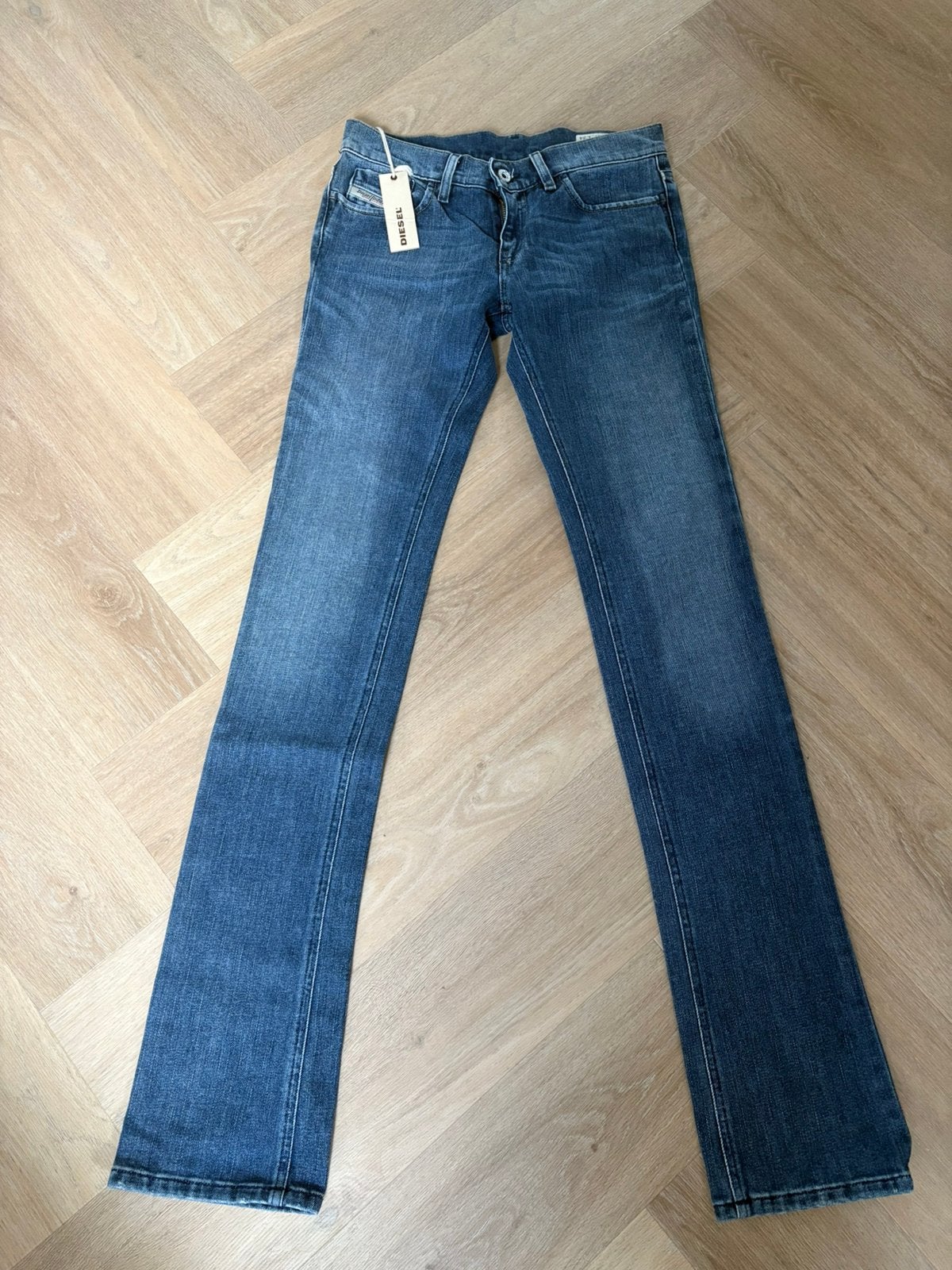 Diesel spijkerbroek nieuw mt 27/34, Kleding | Heren, Spijkerbroeken en Jeans, Ophalen of Verzenden, Nieuw, Blauw, Overige jeansmaten