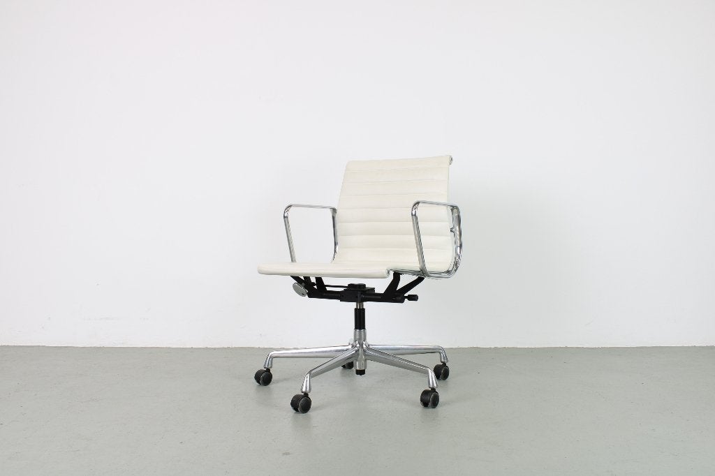 Vitra Eames EA 117, Aluminium, Ophalen, Gebruikt, Grijs