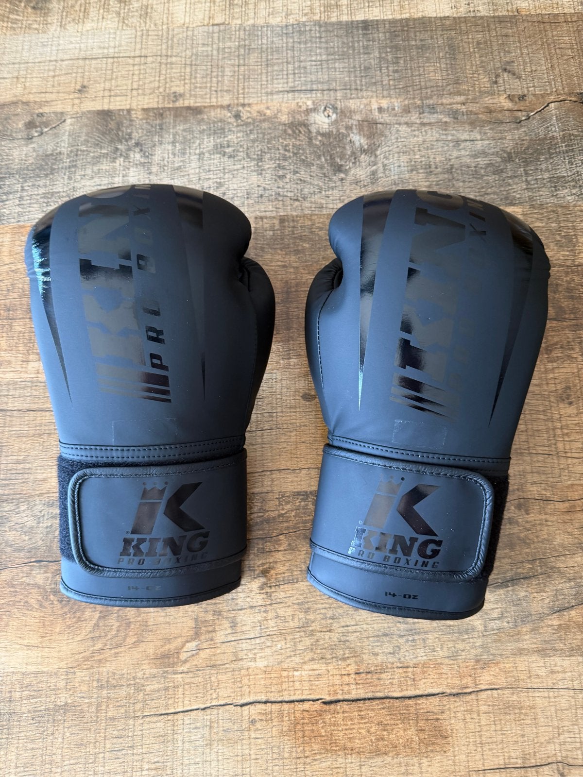 King Pro Boxing Revo Boxhandschoenen - Zwart 14 oz, Sport en Fitness, Vechtsporten en Zelfverdediging, Zo goed als nieuw, Overige