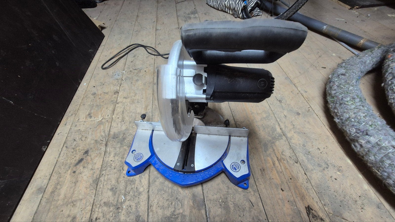 HBM 1500 Watt Afkortzaag met Laser 210 mm, Ophalen, Gebruikt, 70 mm of meer, HBM