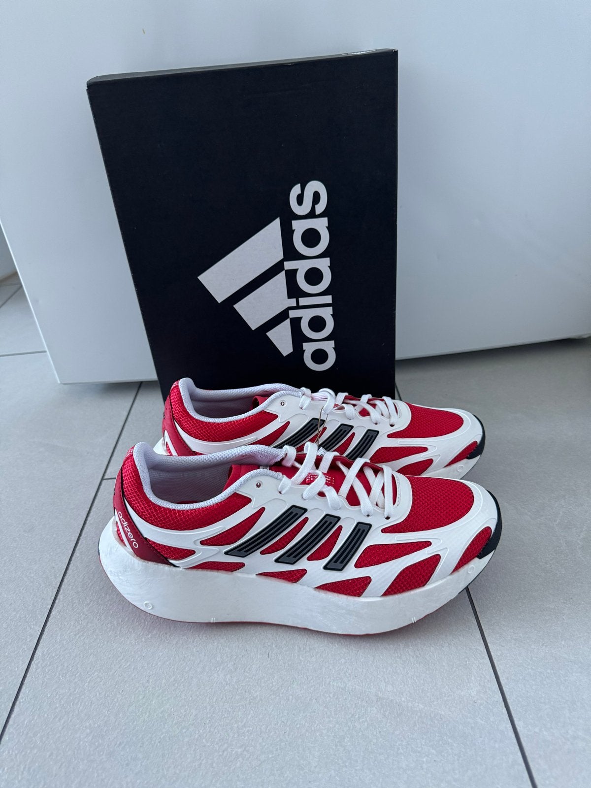 Adidas Adizero Aruku Unisex Sneakers - Nieuw in doos, Nieuw, Ophalen of Verzenden, Sneakers of Gympen, Rood
