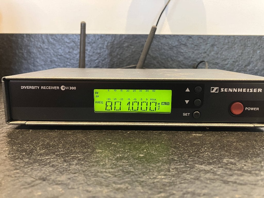 Sennheiser EW300 ontvanger in D-band 780-822MHZ, Ophalen of Verzenden, Gebruikt, Zangmicrofoon, Draadloos