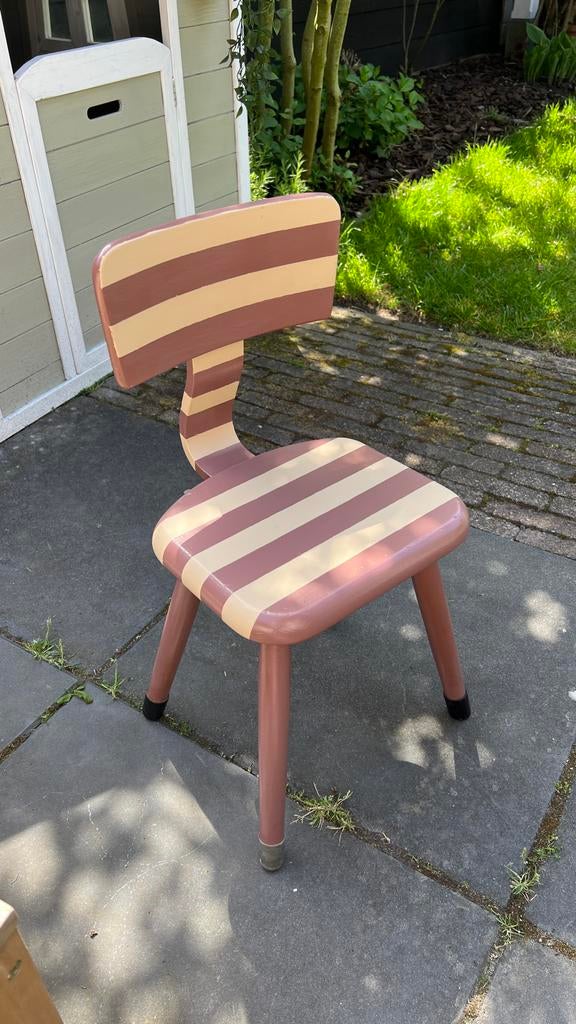 Handgeschilderd schoolstoeltje plum roze en caffe beige, Kinderen en Baby's, Kinderkamer | Tafels en Stoelen, Ophalen, Gebruikt