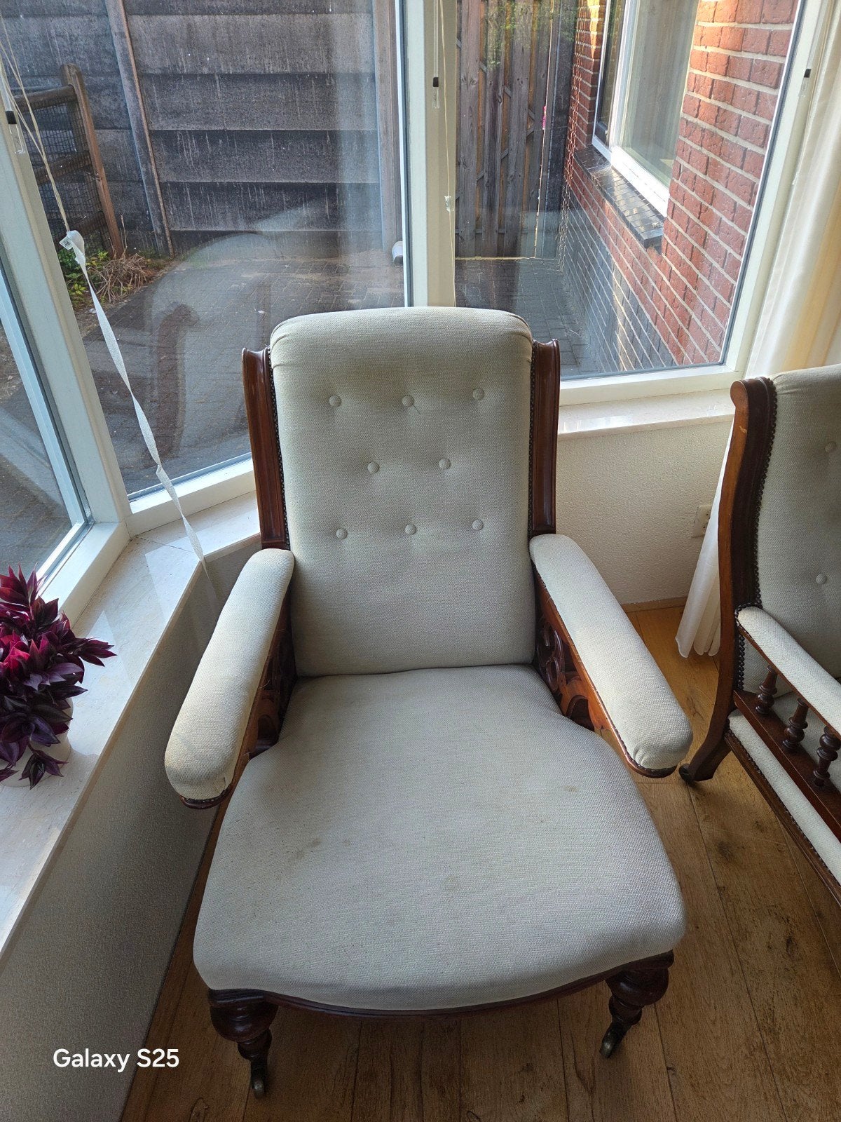 Antieke fauteuil met wieltjes, Ophalen
