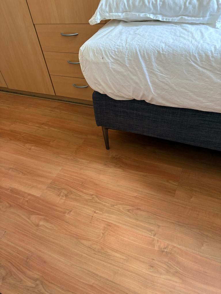 Eenpersoons bed met donkergrijze stoffen bekleding, Ophalen, Gebruikt, 90 cm, Eenpersoons