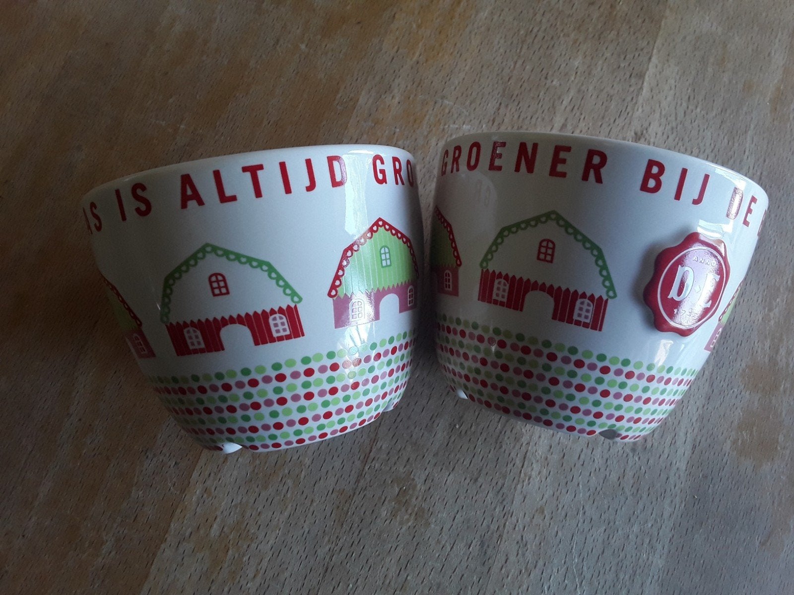 twee kommen Douwe Egberts, Overige merken, Keramiek, Ophalen of Verzenden, Zo goed als nieuw