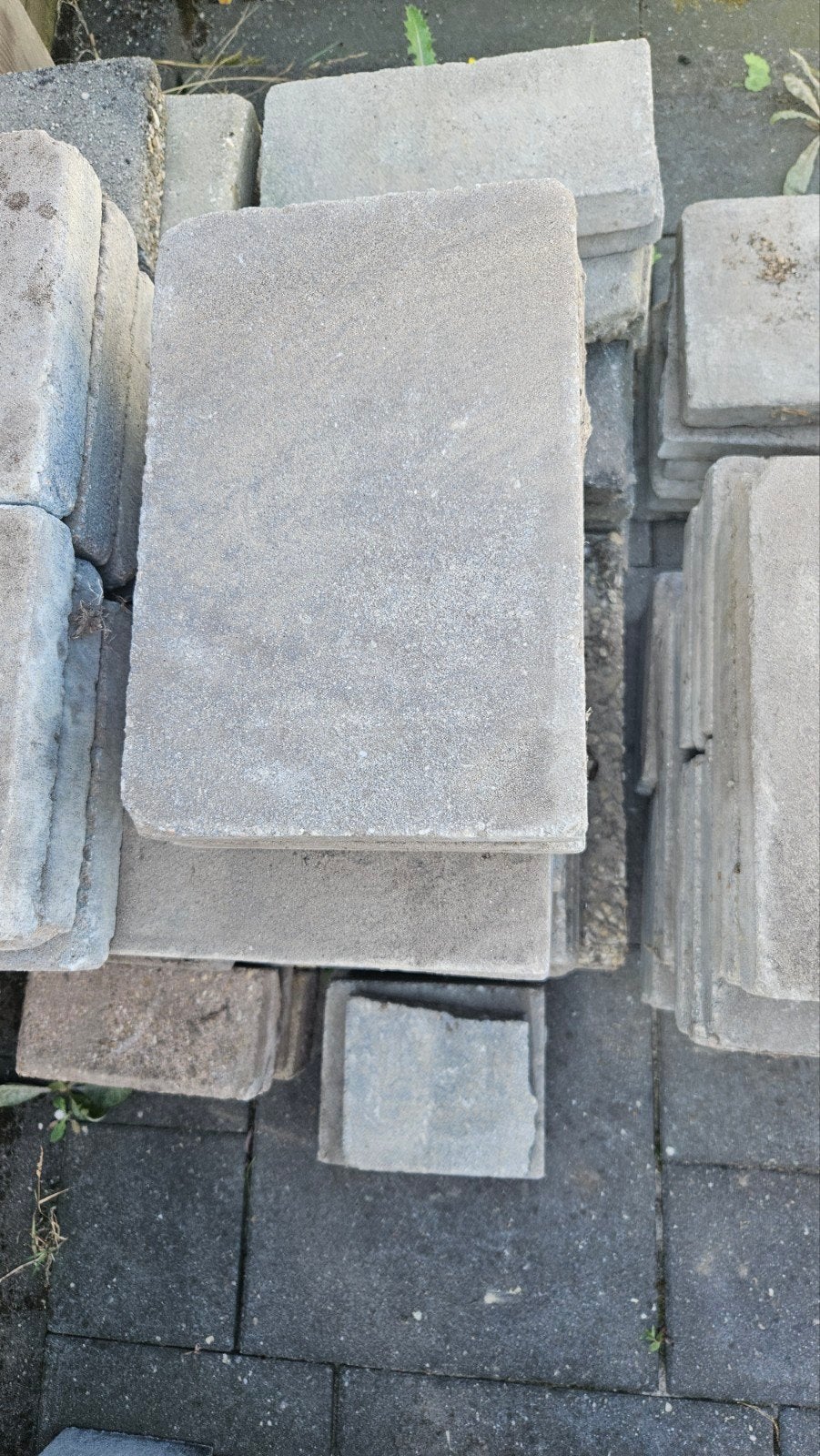 Gebruikte trommeltegels - Ideaal voor tuin of oprit, Tuin en Terras, Ophalen, Gebruikt, Minder dan 5 m², Beton