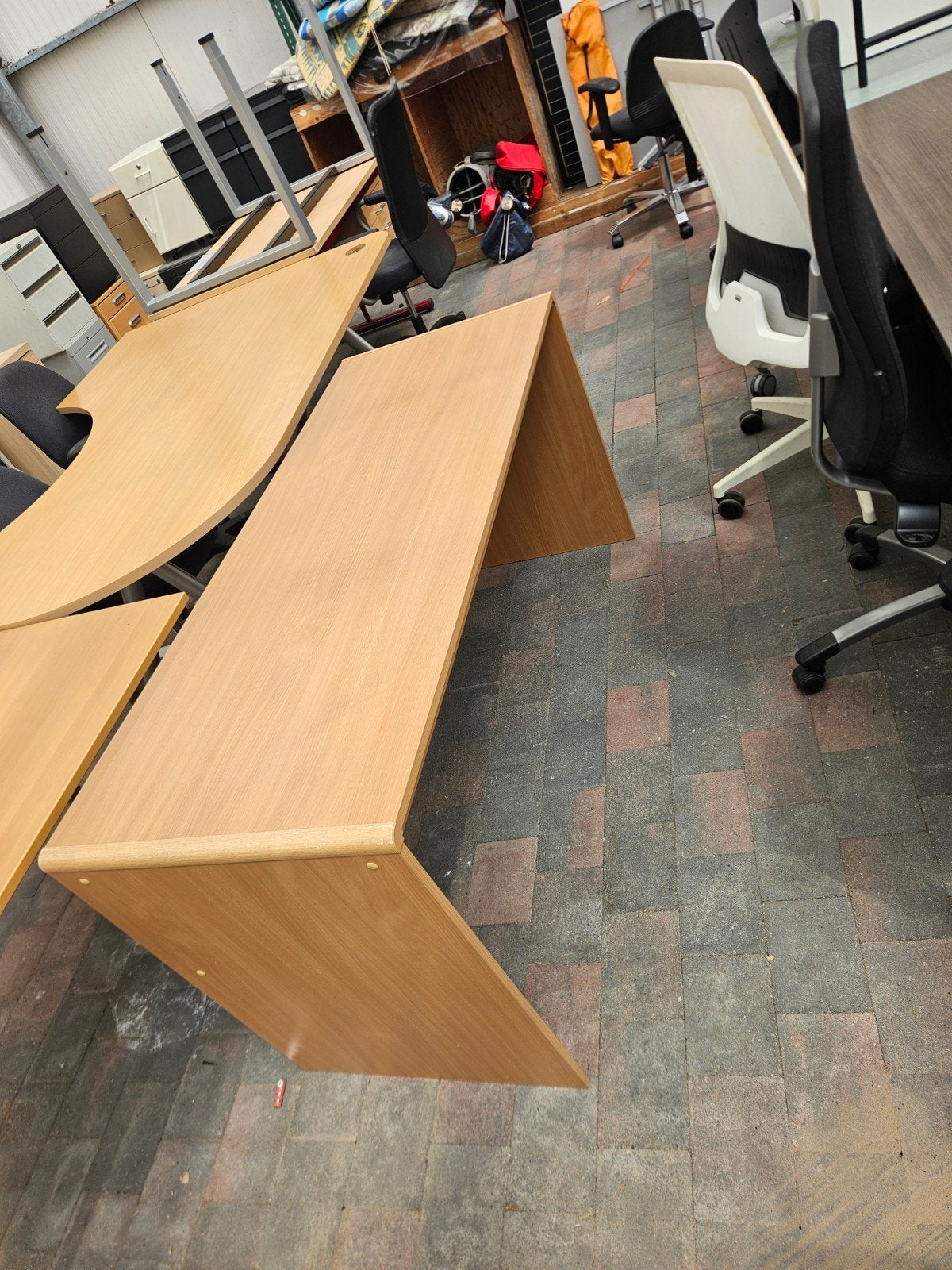 Ruim houten bureau - Ideaal voor kantoor of thuiswerkplek, Ophalen, Overige typen, Gebruikt, Hout