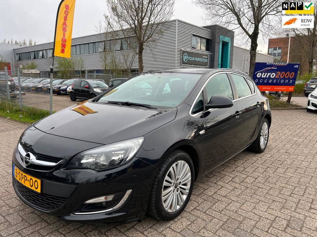 Opel Astra 1.4 Design Edition - AIRCO - CRUISE - NAP !, Voorwielaandrijving, Euro 5, Gebruikt, 4 cilinders