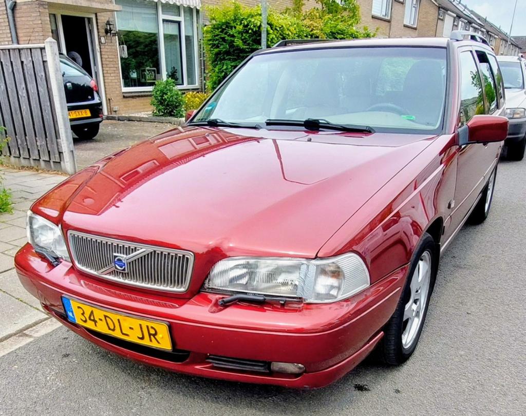 Volvo V70 2.4 170PK AUT 1999 Rood, Ophalen, Volvo