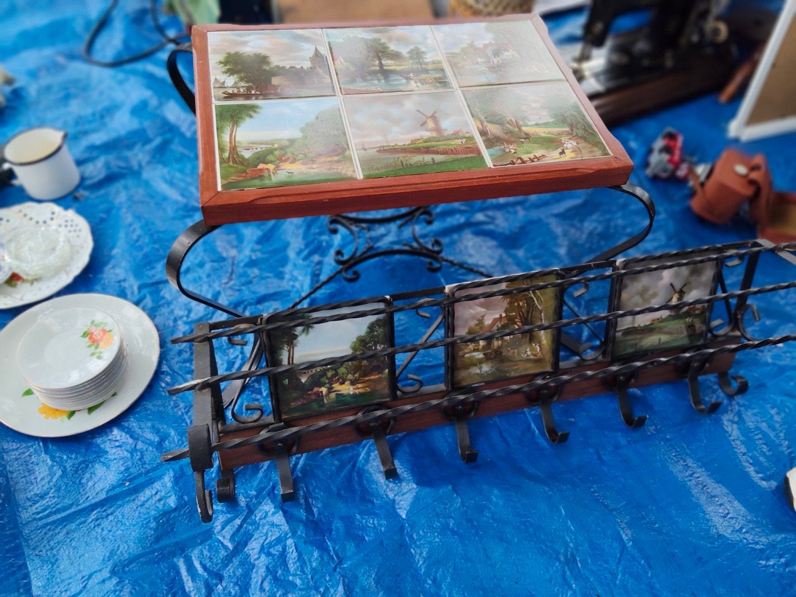 Vintage bijzettafel en kapstok met tegels en smeedijzeren, Ophalen
