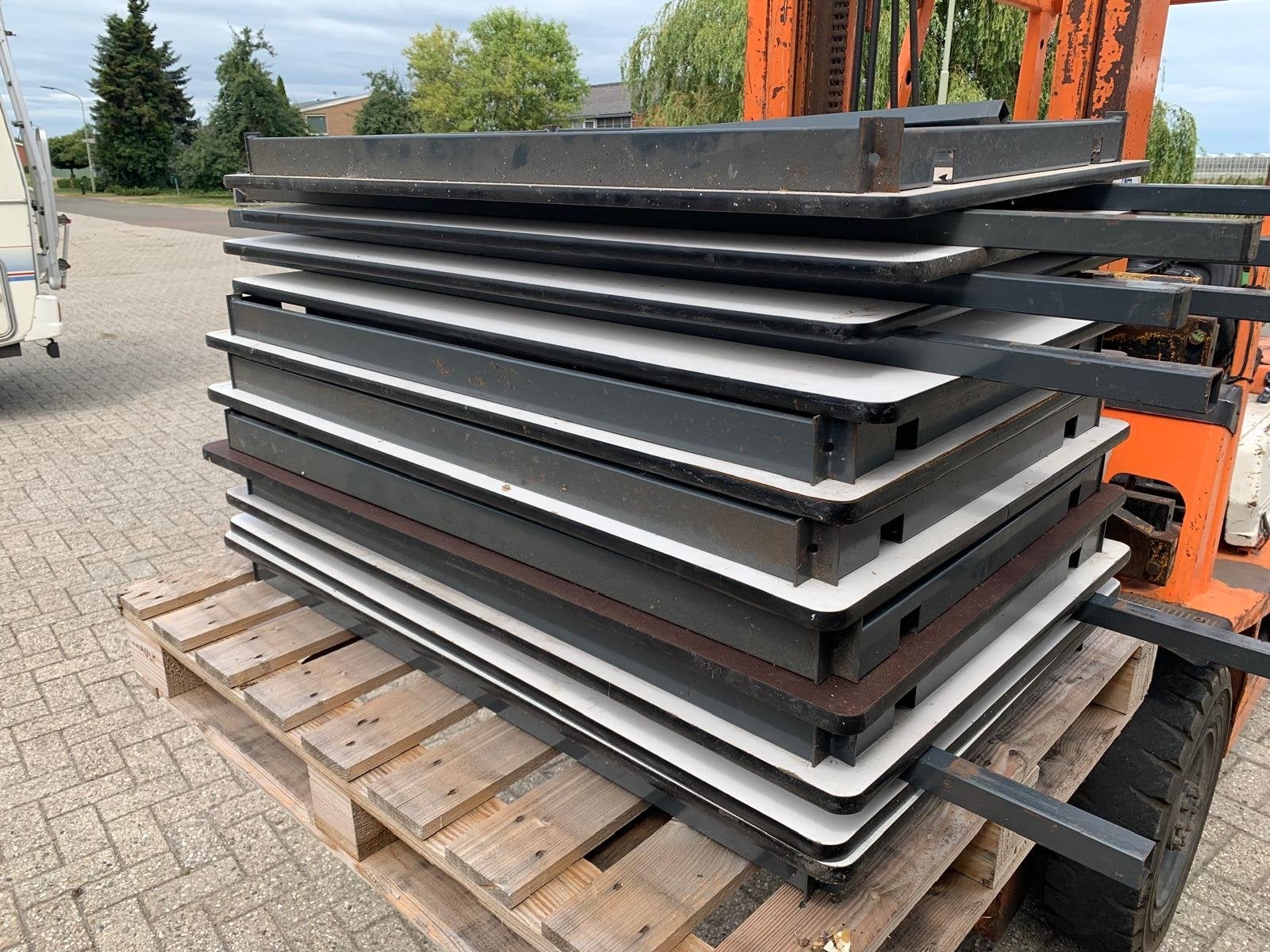 Stapelbare kantine tafels, Ophalen, Gebruikt, 100 tot 150 cm, Metaal