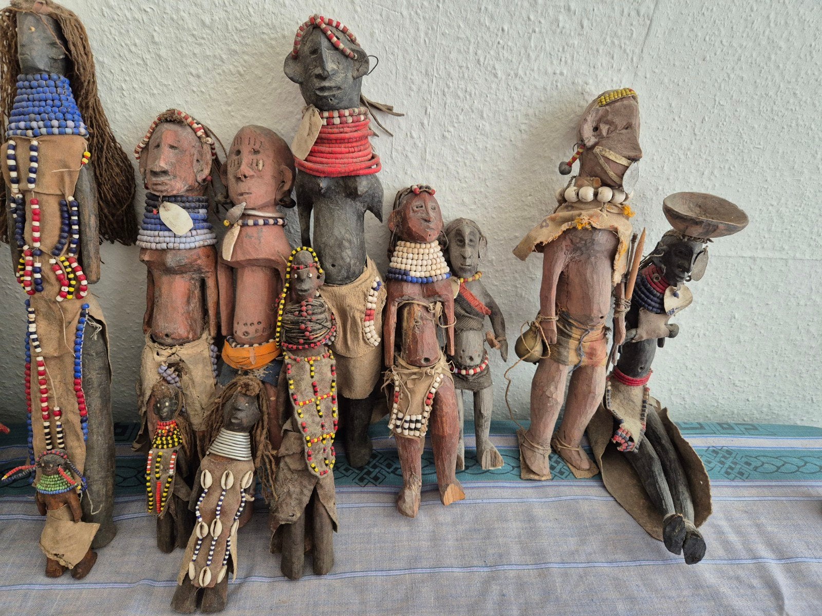 Collectie Afrikaanse houten poppen met kralen en schelpen, Handgemaakt, Afrika, Meerkleurig, Pop