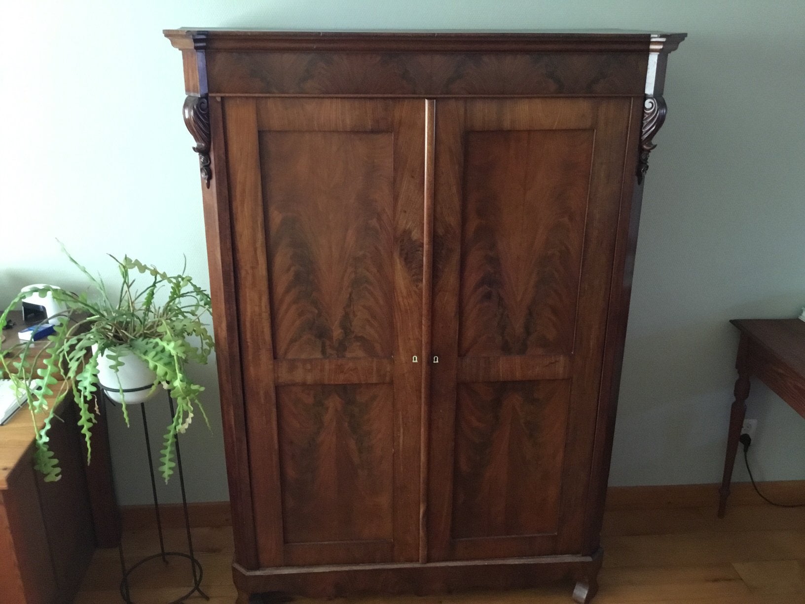 Oude mahoniehouten kast, Ophalen