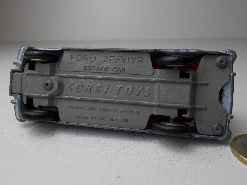 1961 Corgi Toys 424 FORD ZEPHYR ESTATE CAR., Hobby en Vrije tijd, Modelauto's | 1:43, Ophalen of Verzenden, Gebruikt, Auto, Corgi