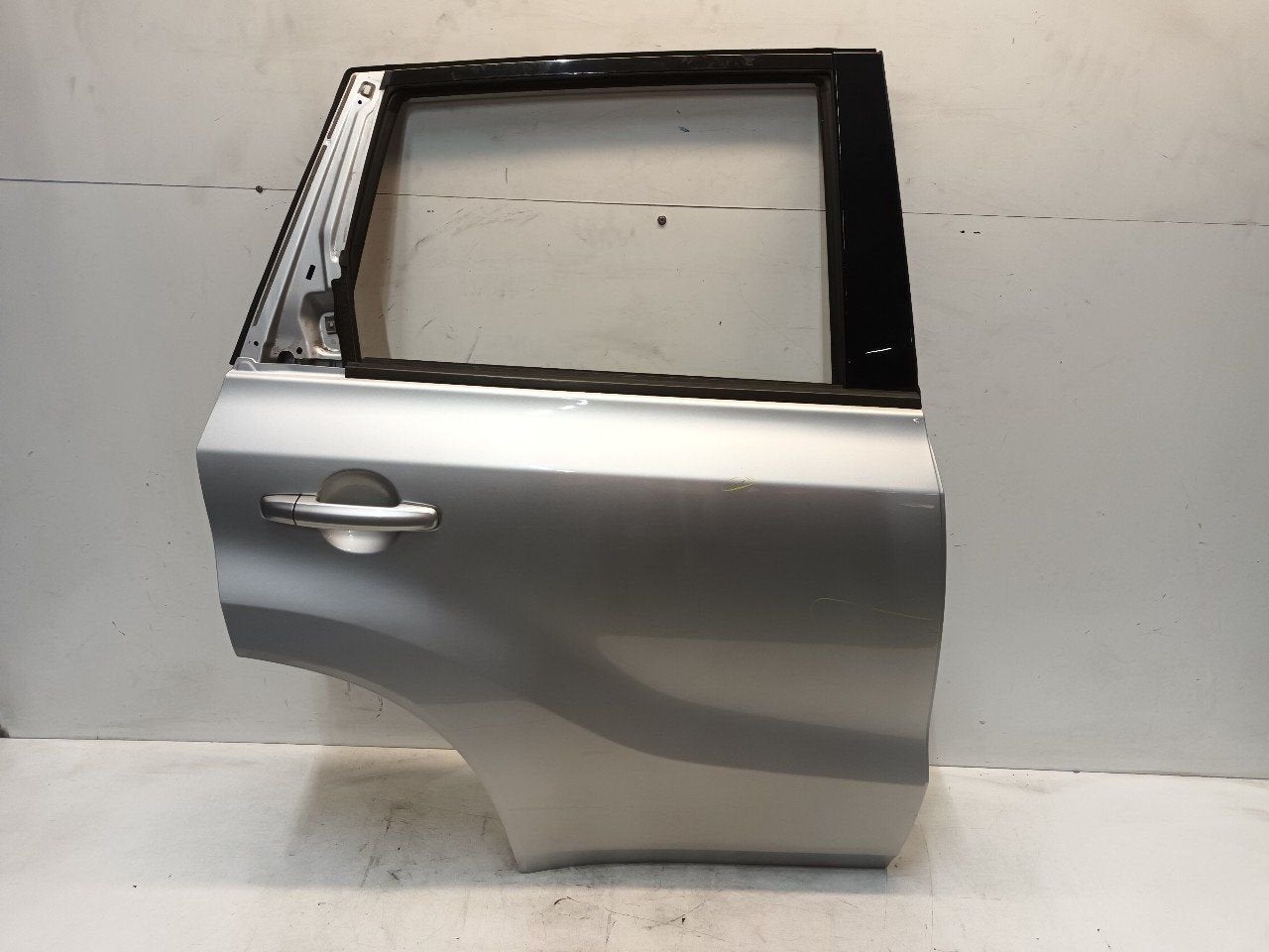 Portier rechts achter Suzuki Vitara, Onderdelen@venauto.nl, Van der Ven Autorecycling B.V., Gebruikt, Ettenseweg 76, 4706 PB Roosendaal, The Netherlands